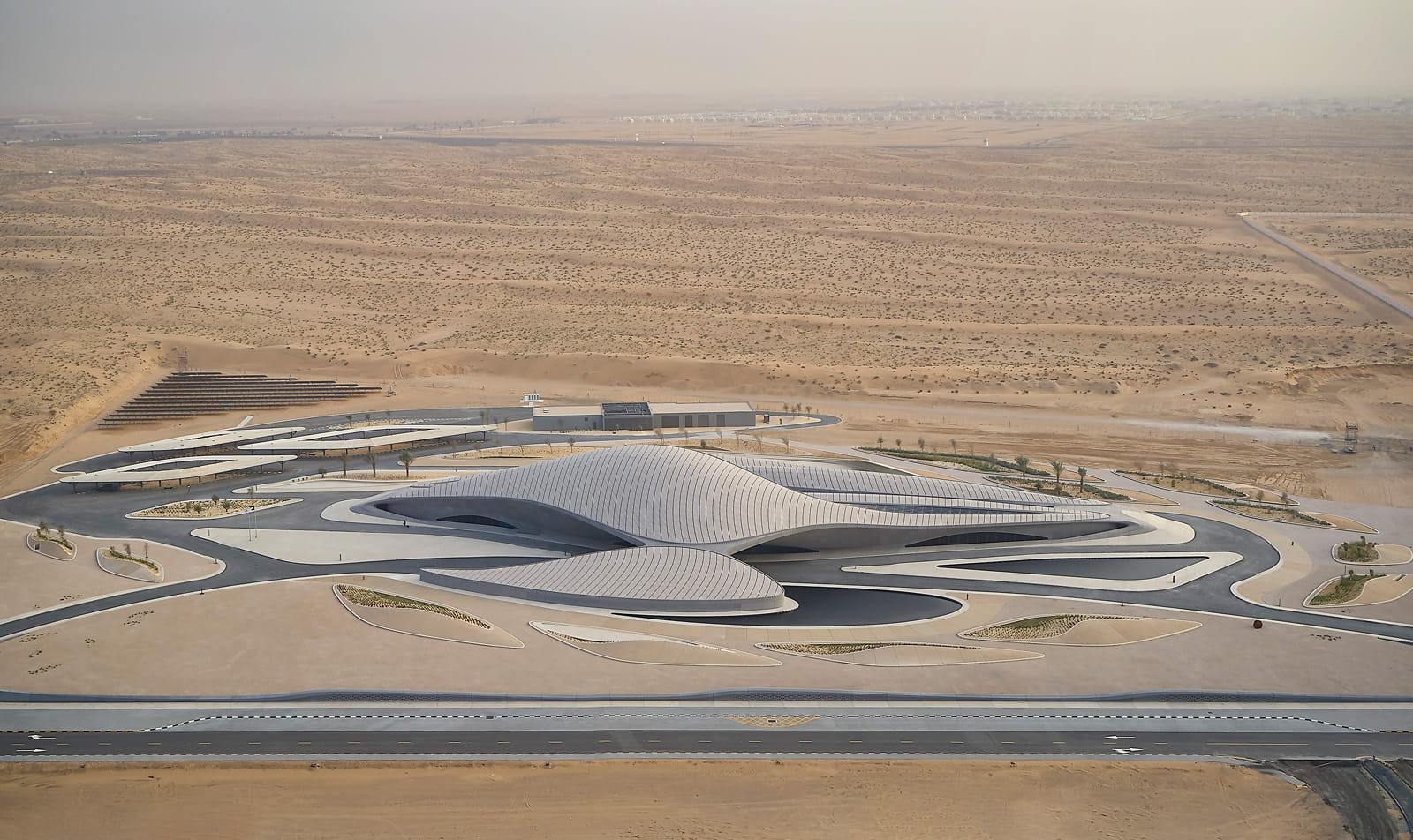 BEEAH-HQ-06_ZHA_BEEAH-HQ_Sharjah_UAE_©HuftonCrow20518