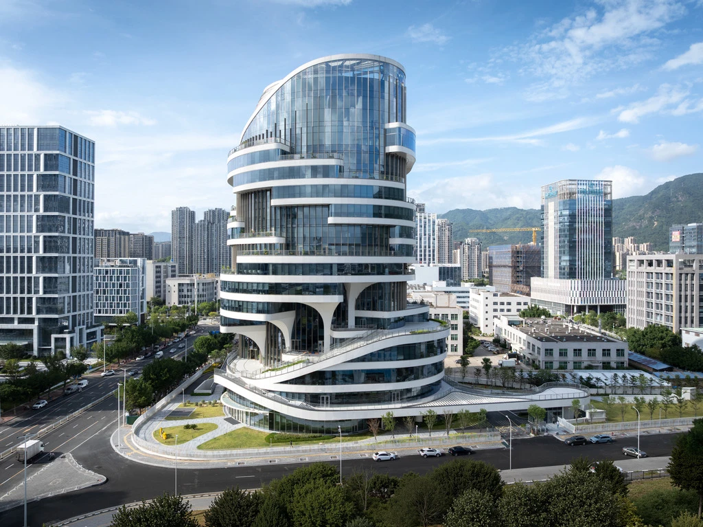 Woods Bagot Shapes the IGG Tianmeng Tower Around Fuzhou’s Iconic Banyan Tree Tianmeng Tower