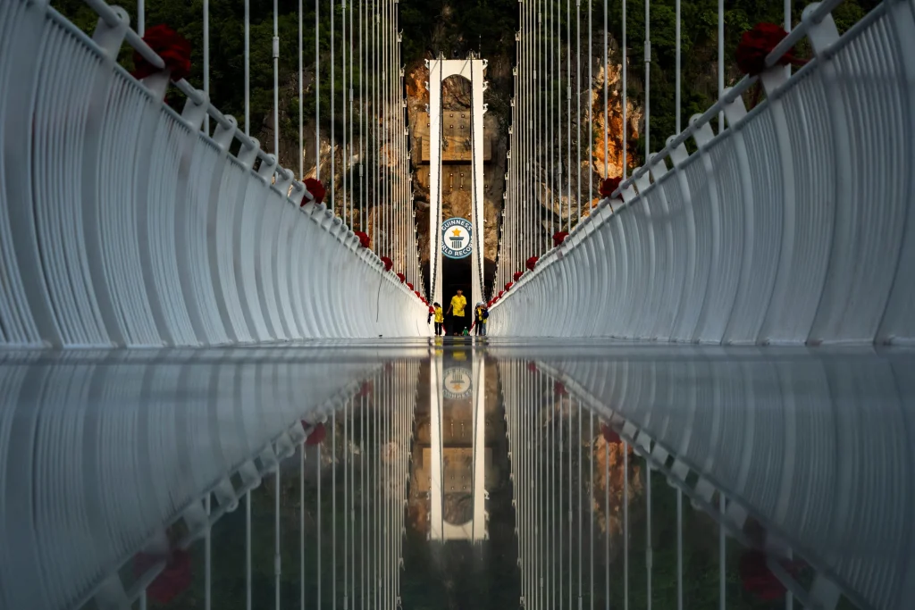 8 Breathtaking Glass Bridges That Feel Like Walking on Air 8 Breathtaking Glass Bridges That Feel Like Walking on Air