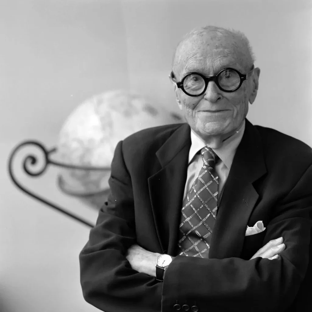 Philip Johnson at 120: A Legacy Across Architectural Movements Philip Johnson